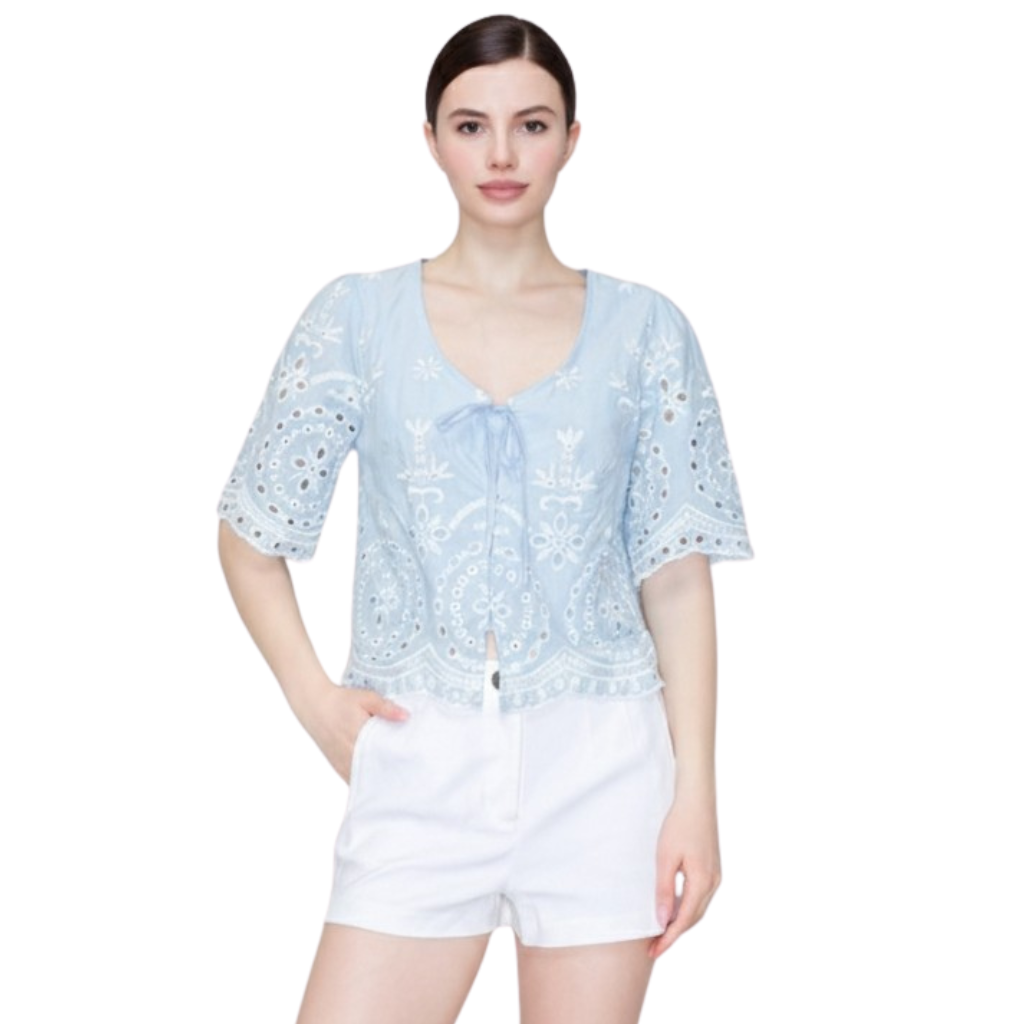 Blusa Azul Bordada Floral Calada Manga Corta Detalle Lazo