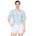 Blusa Azul Bordada Floral Calada Manga Corta Detalle Lazo