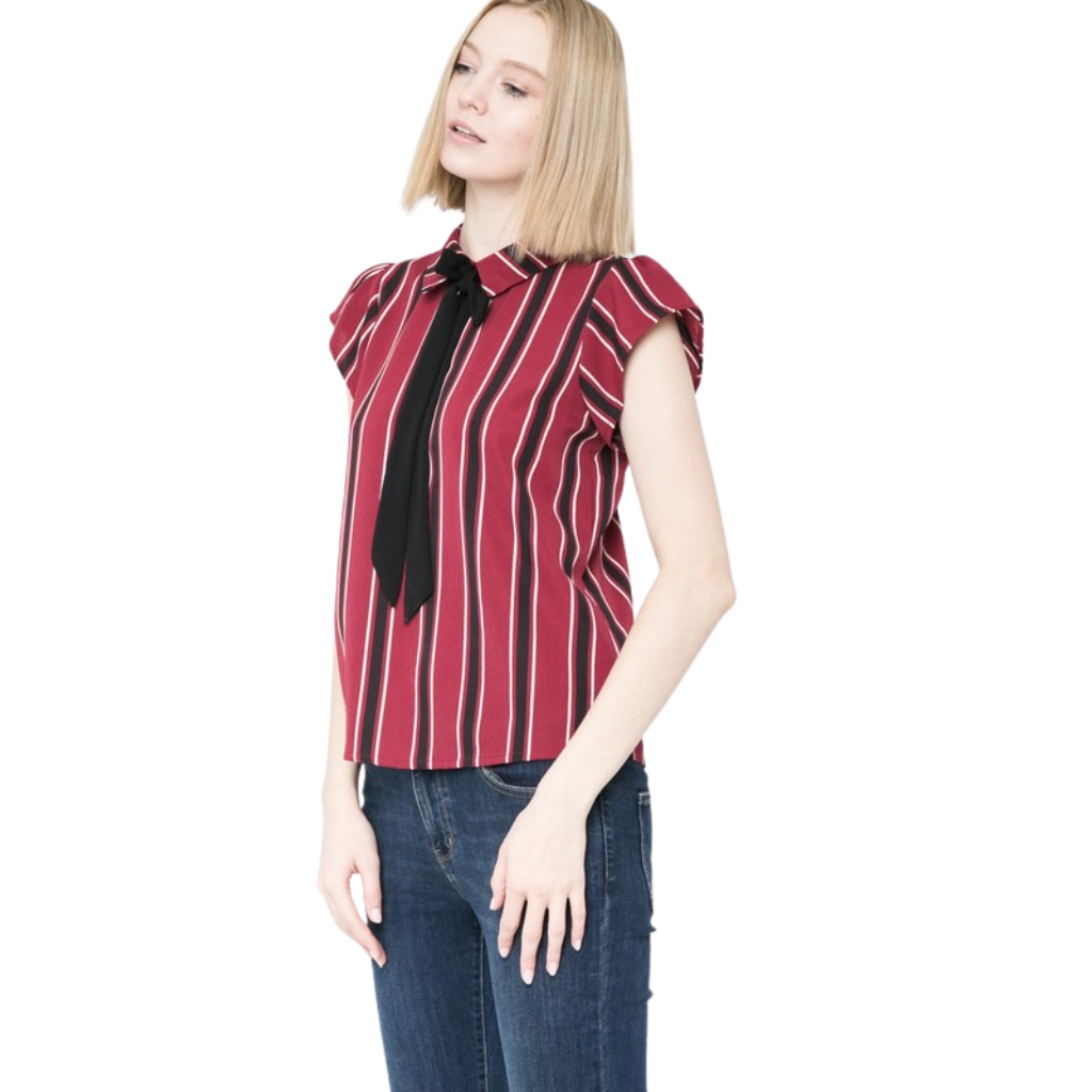 Blusa de rayas con lazo negro