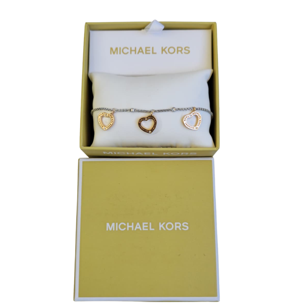 Pulsera Michael Kors plateada con dijes de corazón dorados