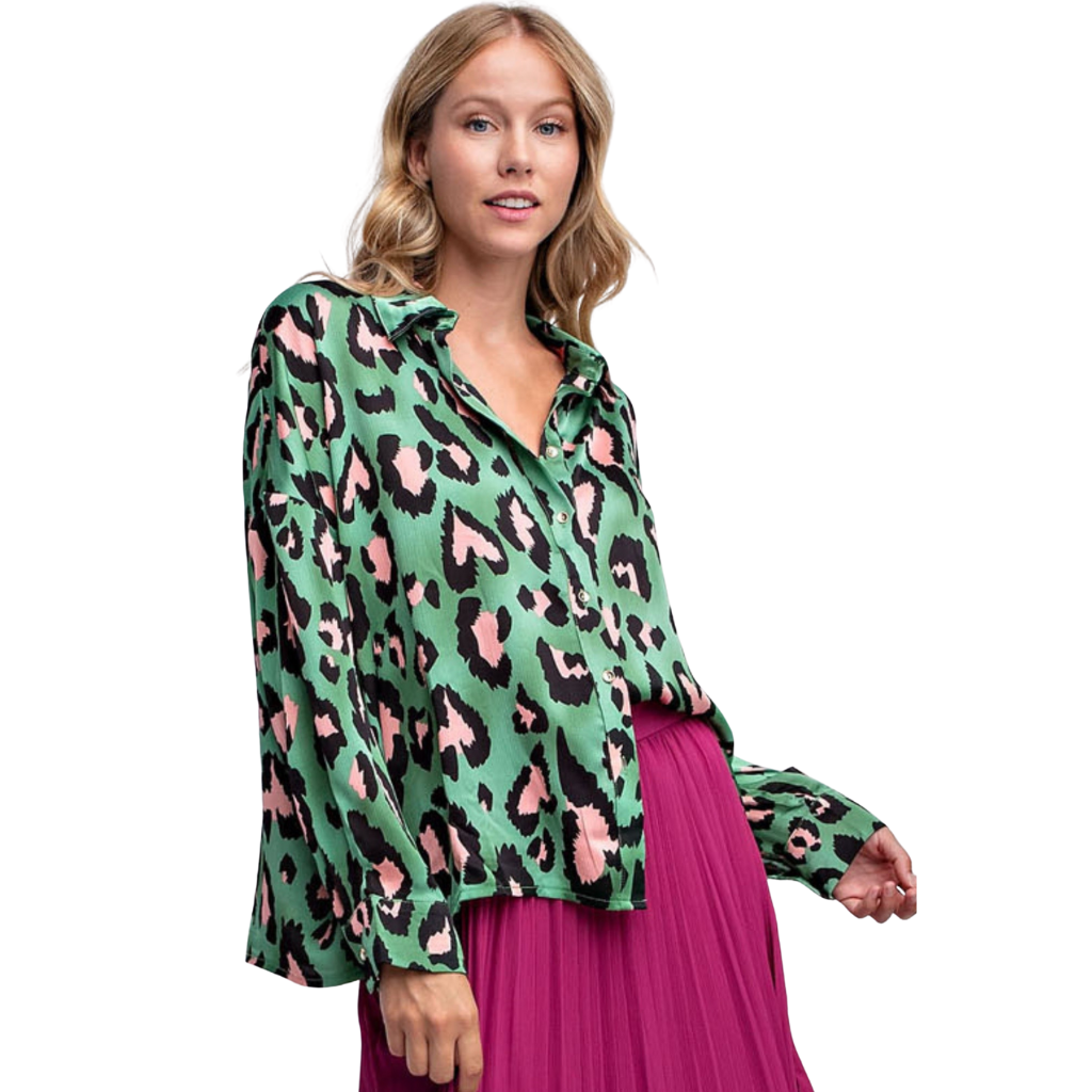 Blusa satín verde con estampado animal oversized