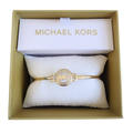Pulsera rígida Michael Kors dorada con logo MK y cristales