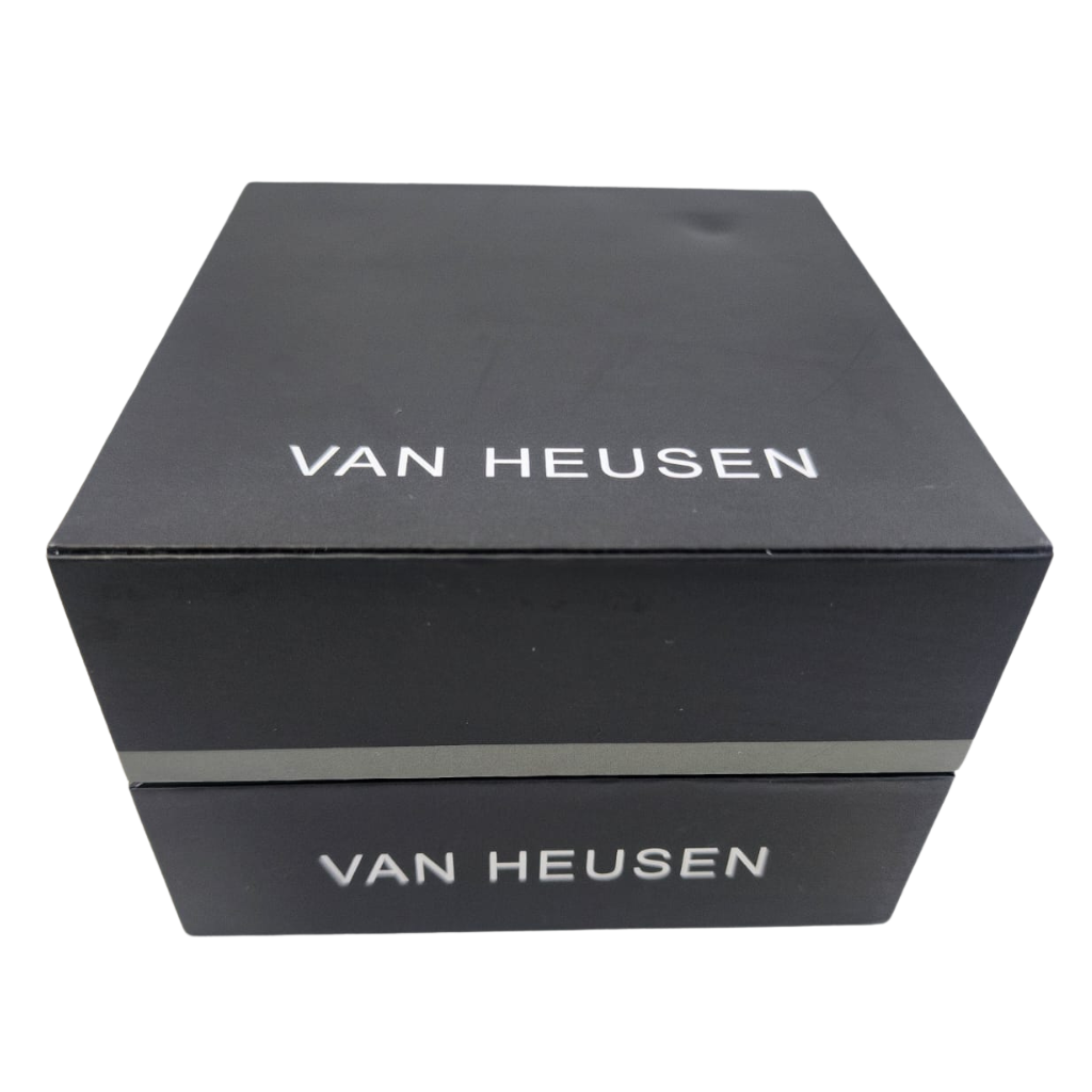 Reloj Van Heusen negro con pulsera metálica y brazalete incluido