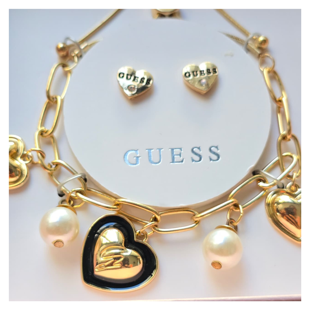 Set Guess Original Pulsera Ajustable Con Dijes Corazón + Aretes Dorados