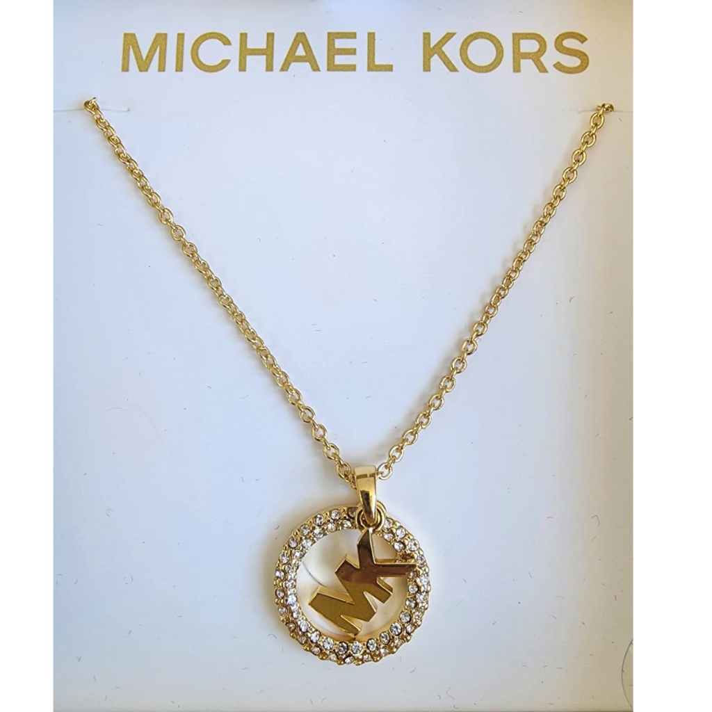 Collar Michael Kors dorado con dije circular MK y cristales