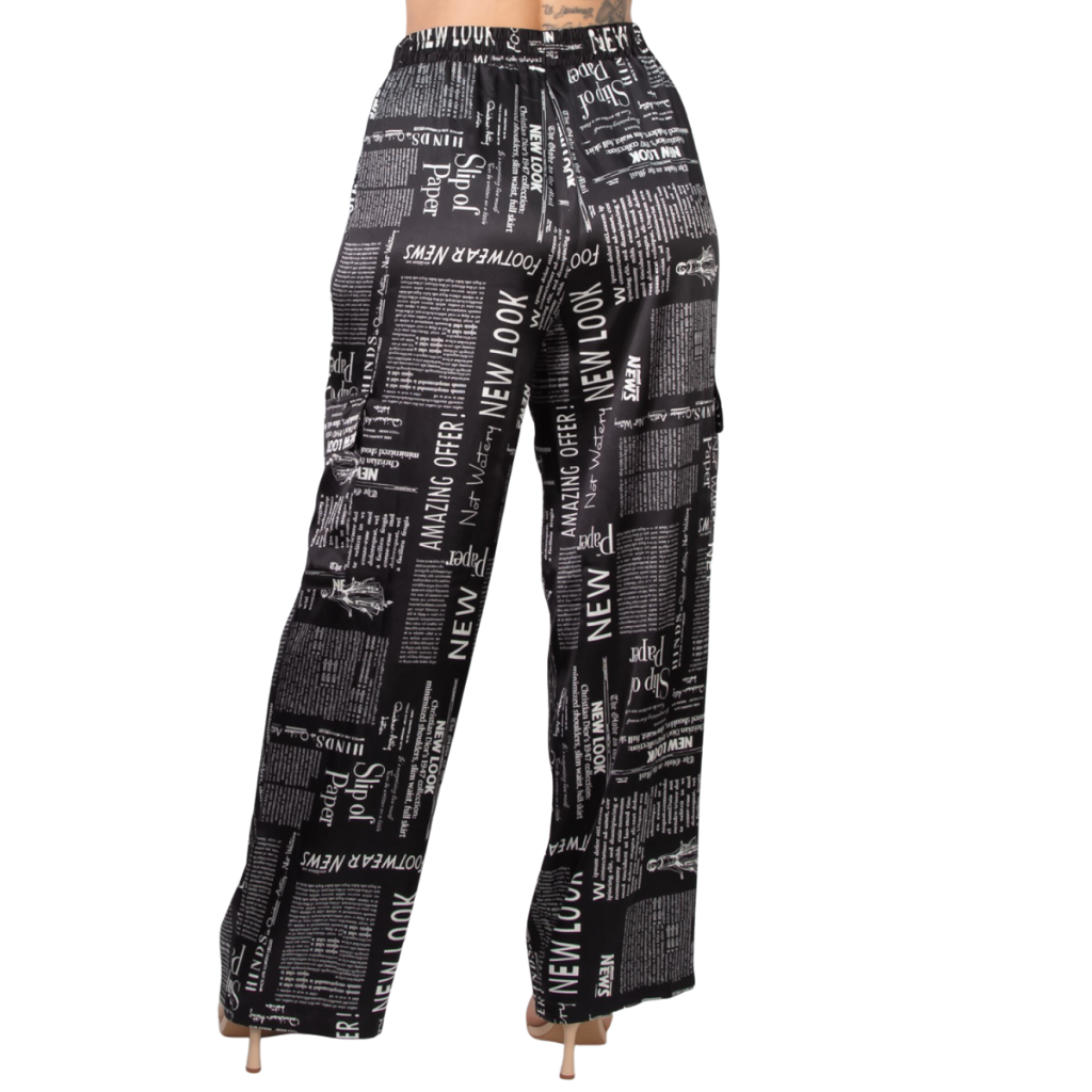 Pantalón estampado periódico blanco y negro