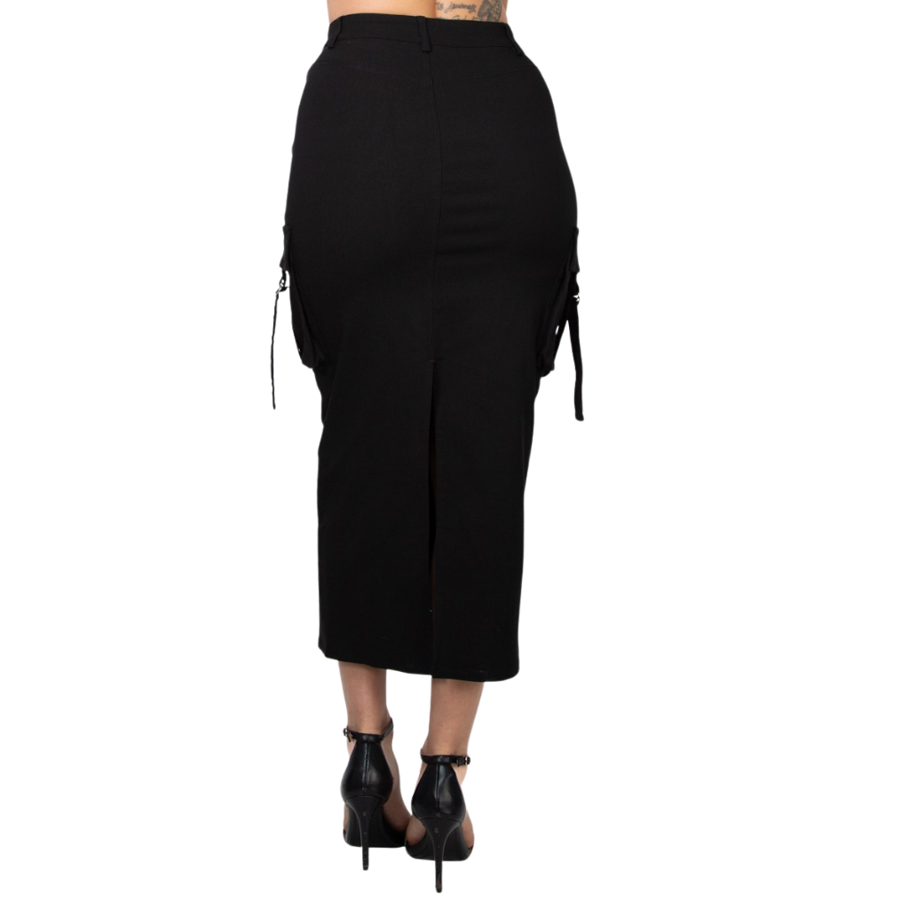 Falda midi negra con bolsillos cargo y abertura trasera