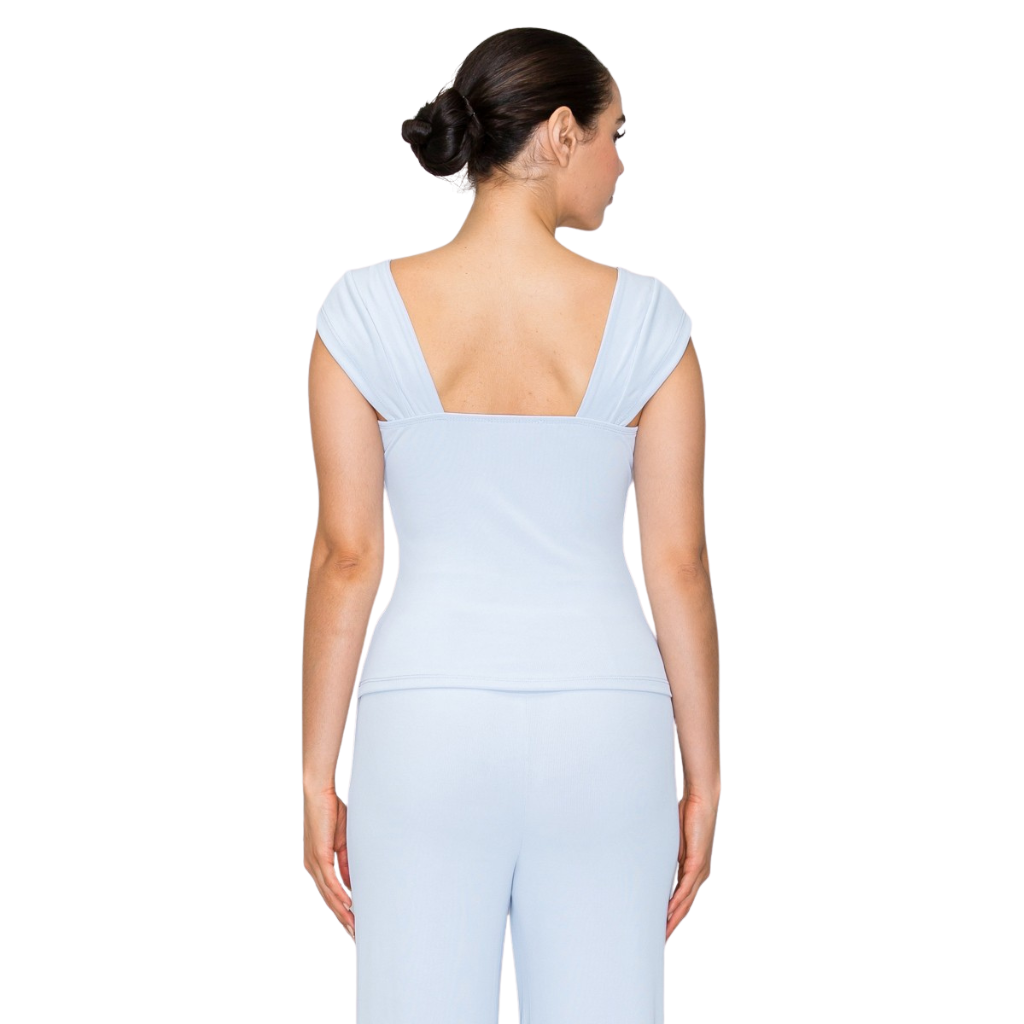 Blusa Azul Claro Entallada con Botones Decorativos