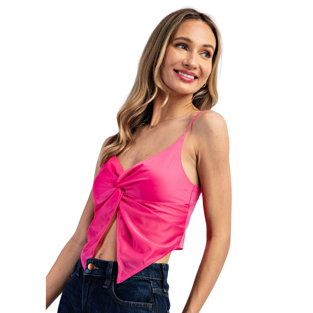 Top rosa satinado con escote drapeado