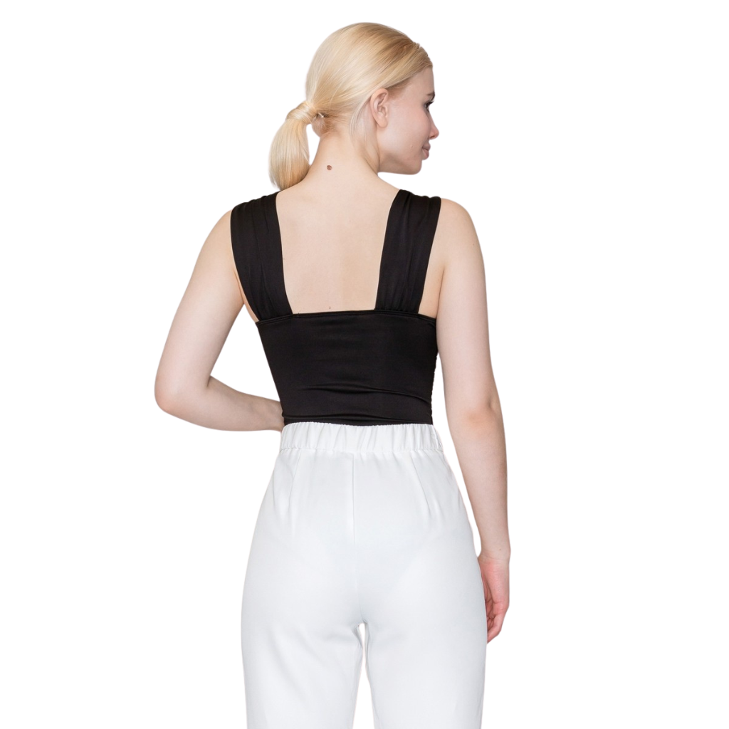 Blusa Negra Asimétrica Elegante Con Broche Decorativo