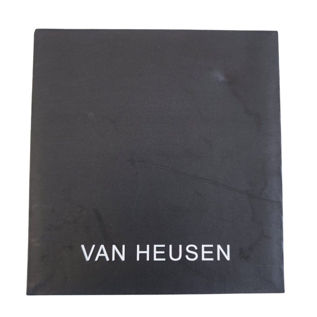 Reloj Van Heusen negro con pulsera metálica y brazalete incluido