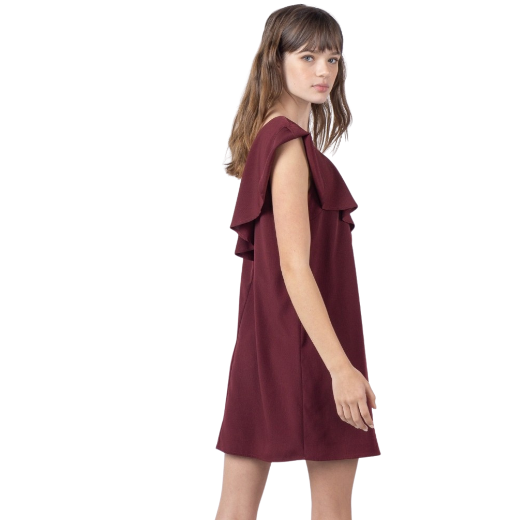 Vestido corto asimétrico vino con detalle de volante