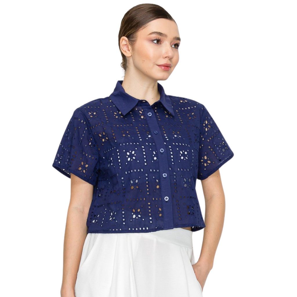 Blusa Azul Bordada Tipo Eyelet Manga Corta Elegante