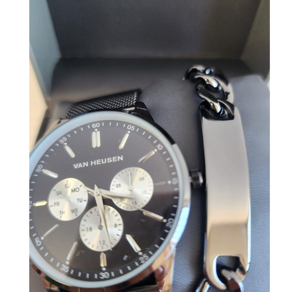 Reloj Van Heusen negro con pulsera metálica y brazalete incluido