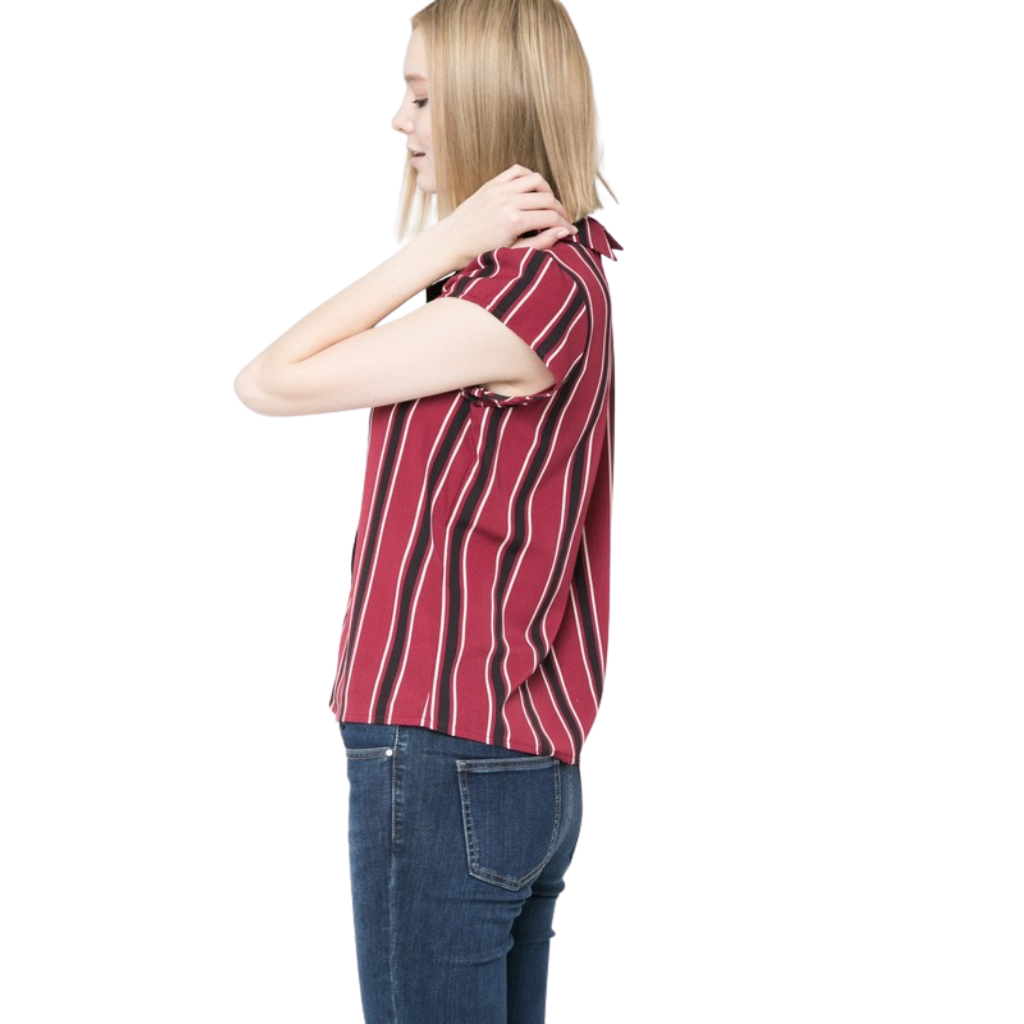 Blusa de rayas con lazo negro