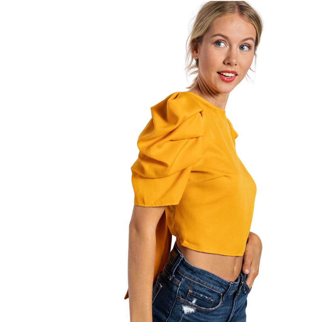 Crop top mostaza con mangas abullonadas y moño en espalda