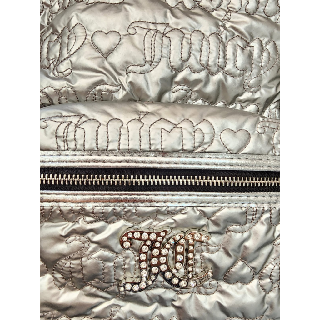 Mochila Juicy Couture original plateada con monedero colgante