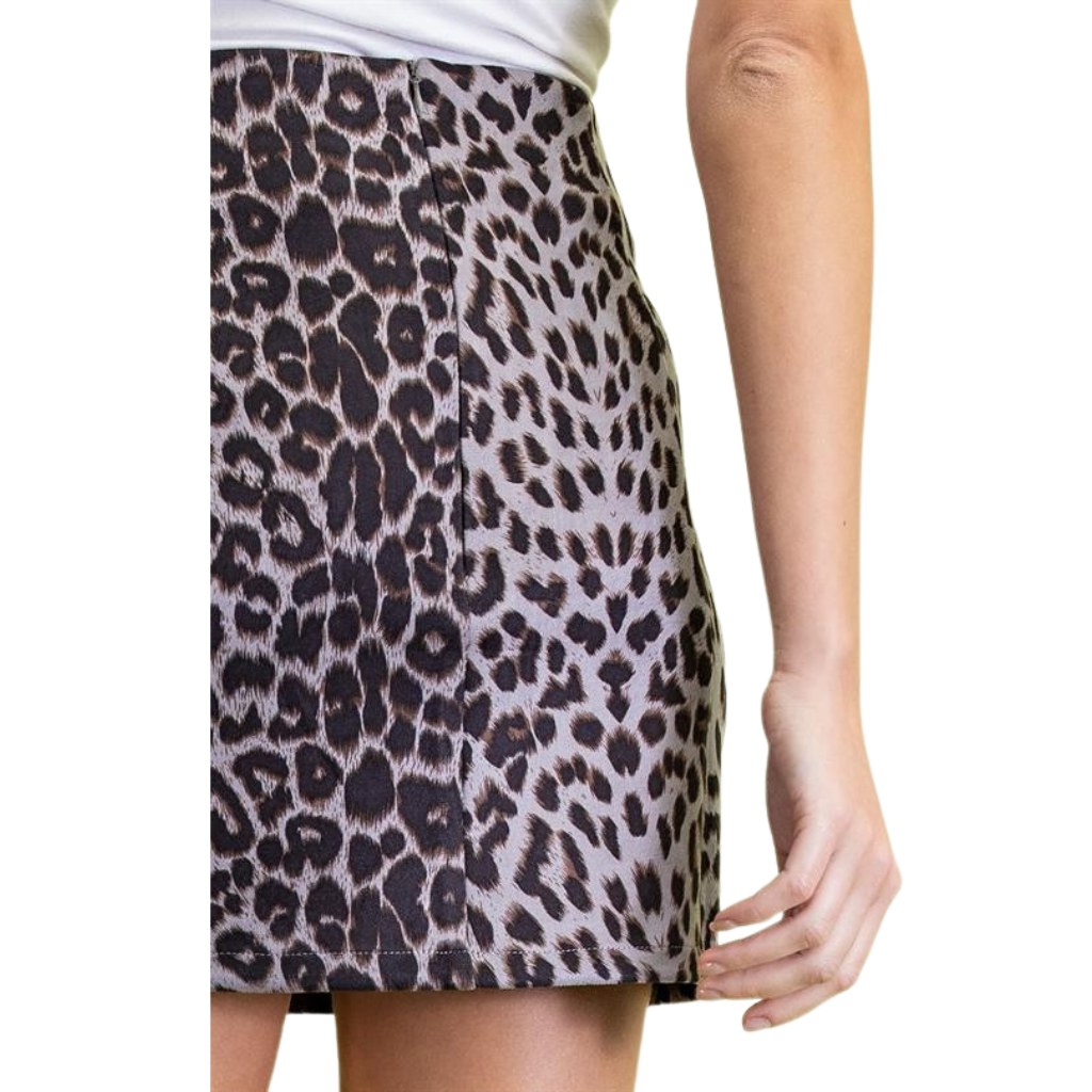 Falda corta animal print estilo moderno