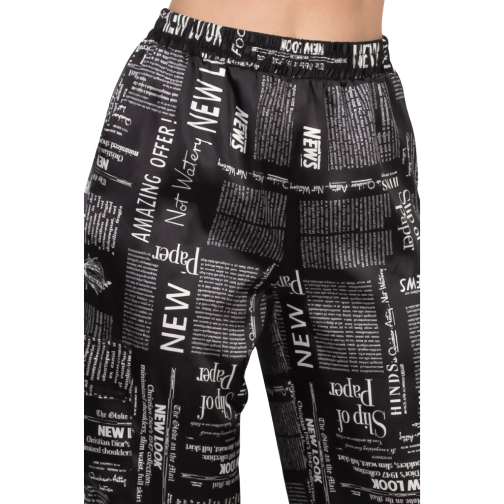 Pantalón estampado periódico blanco y negro