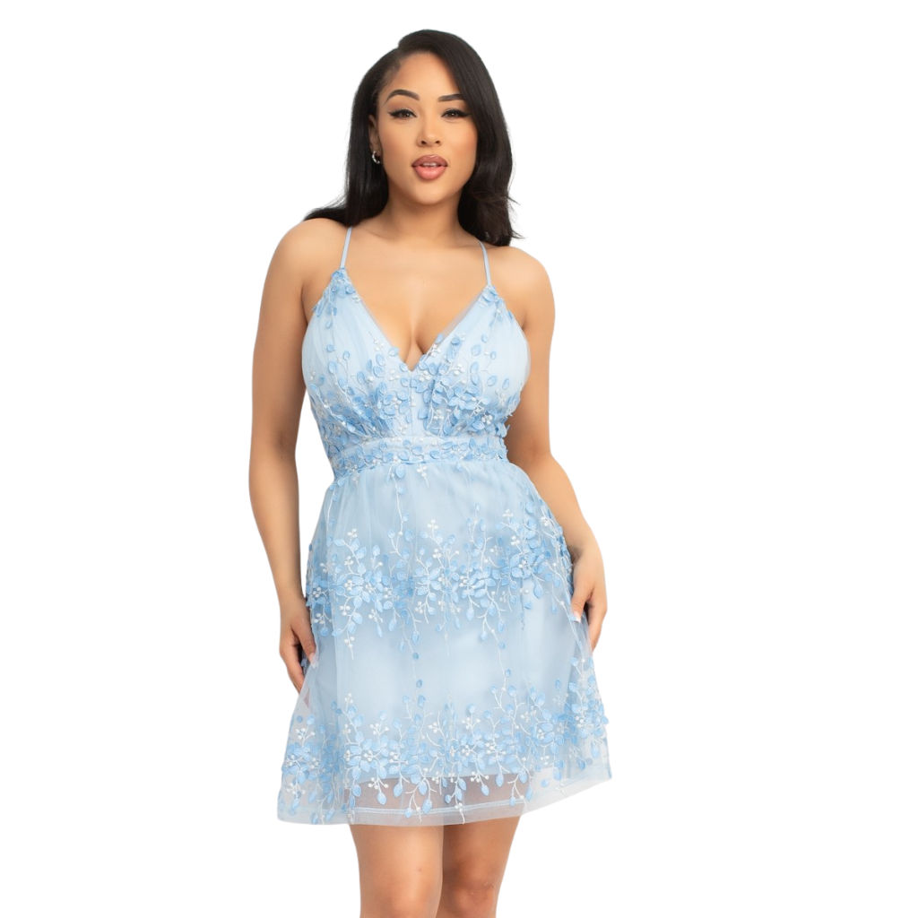 Vestido Azul Cielo con Bordado Floral y Tirantes Cruzados
