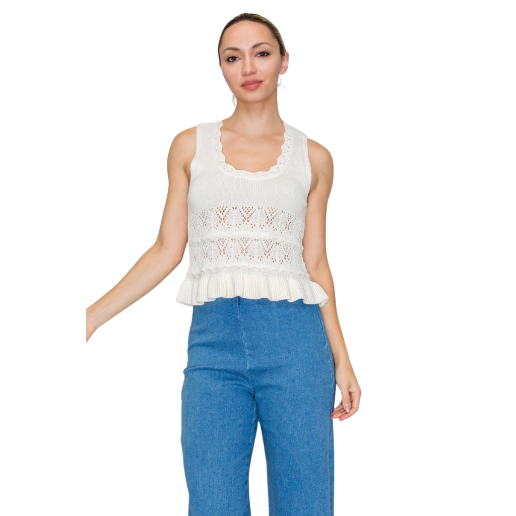 Blusa Tejida Blanca con Detalles Calados y Olan