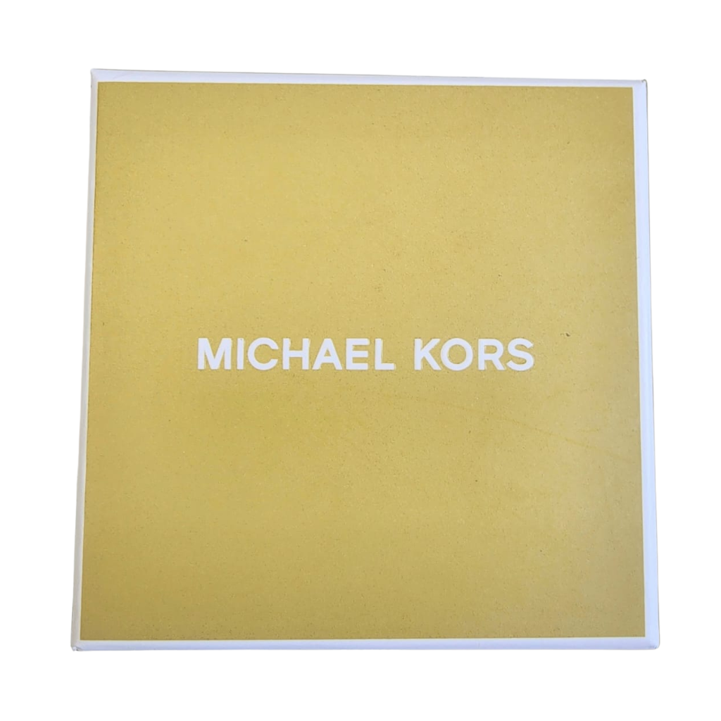 Pulsera Michael Kors plateada con dijes candado y logo MK con cristales