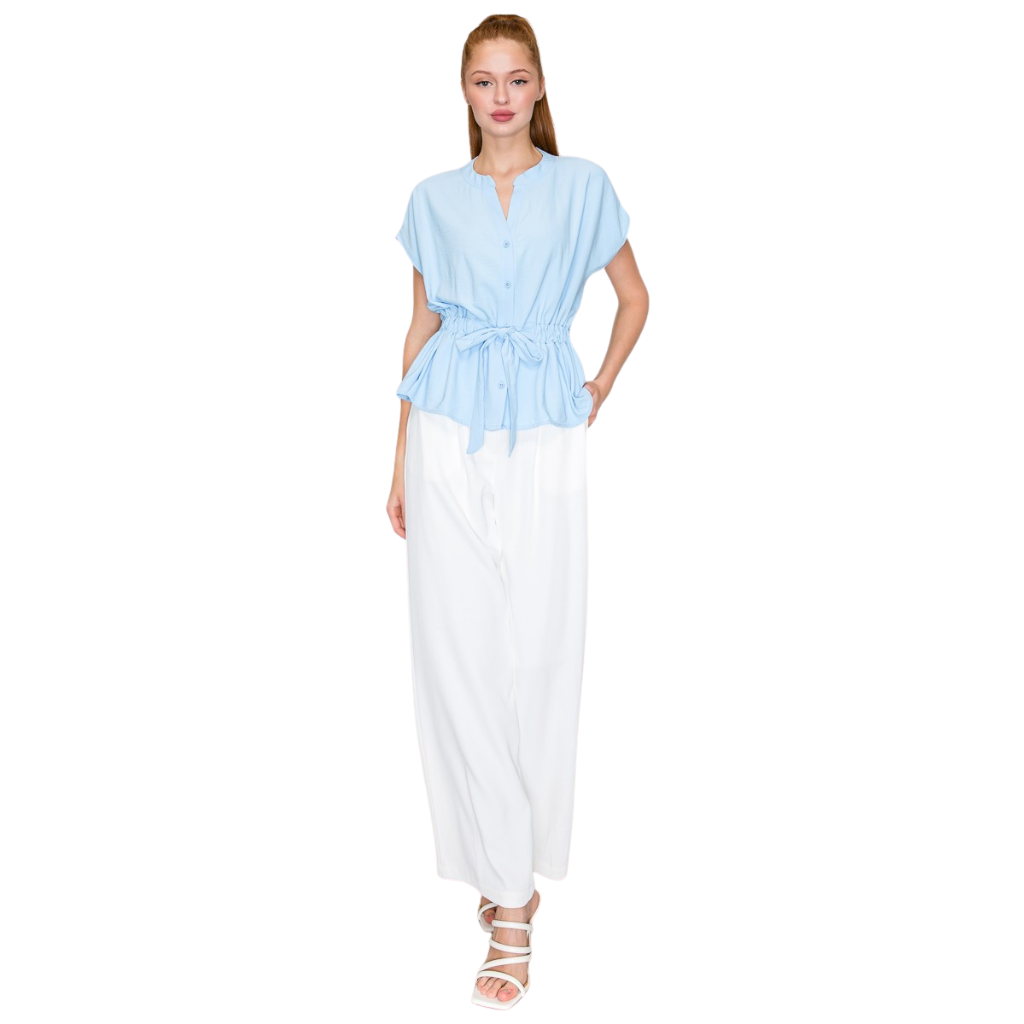 Blusa Azul Cielo Ligera con Ajuste en Cintura Manga Corta Elegante