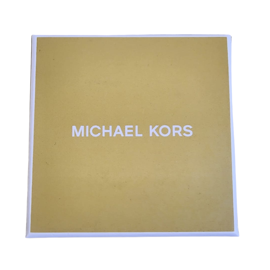 Pulsera Michael Kors dorada con dijes y cristales elegantes