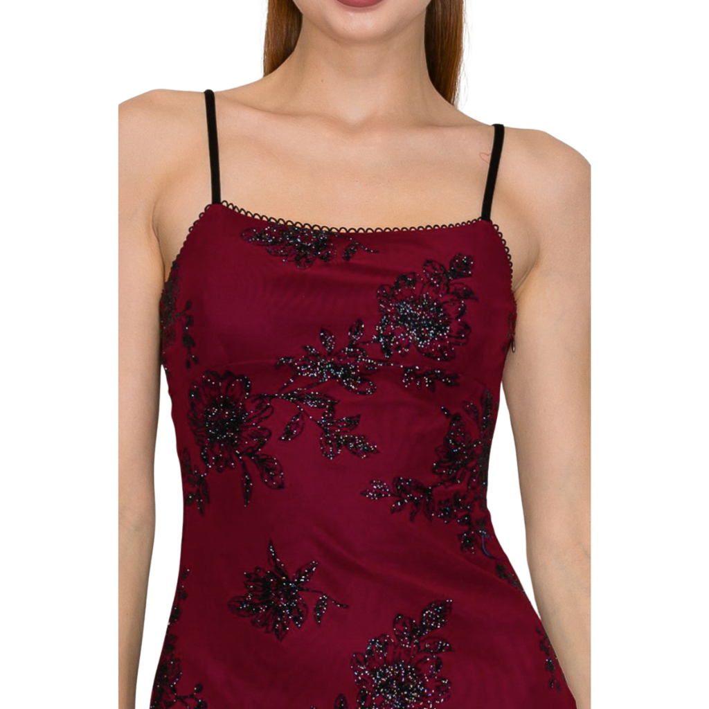 Vestido Midi Rojo con Aplicaciones Bordadas