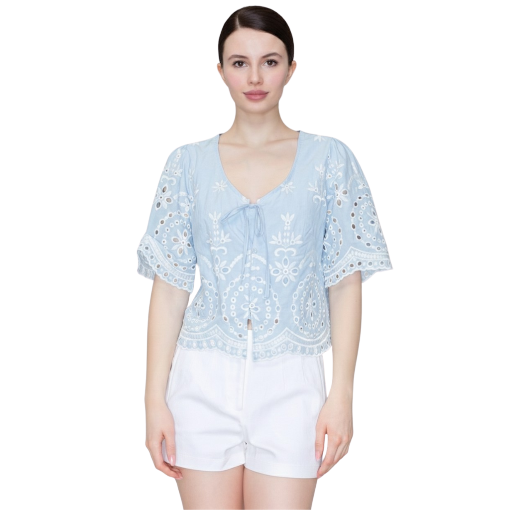 Blusa Azul Bordada Floral Calada Manga Corta Detalle Lazo