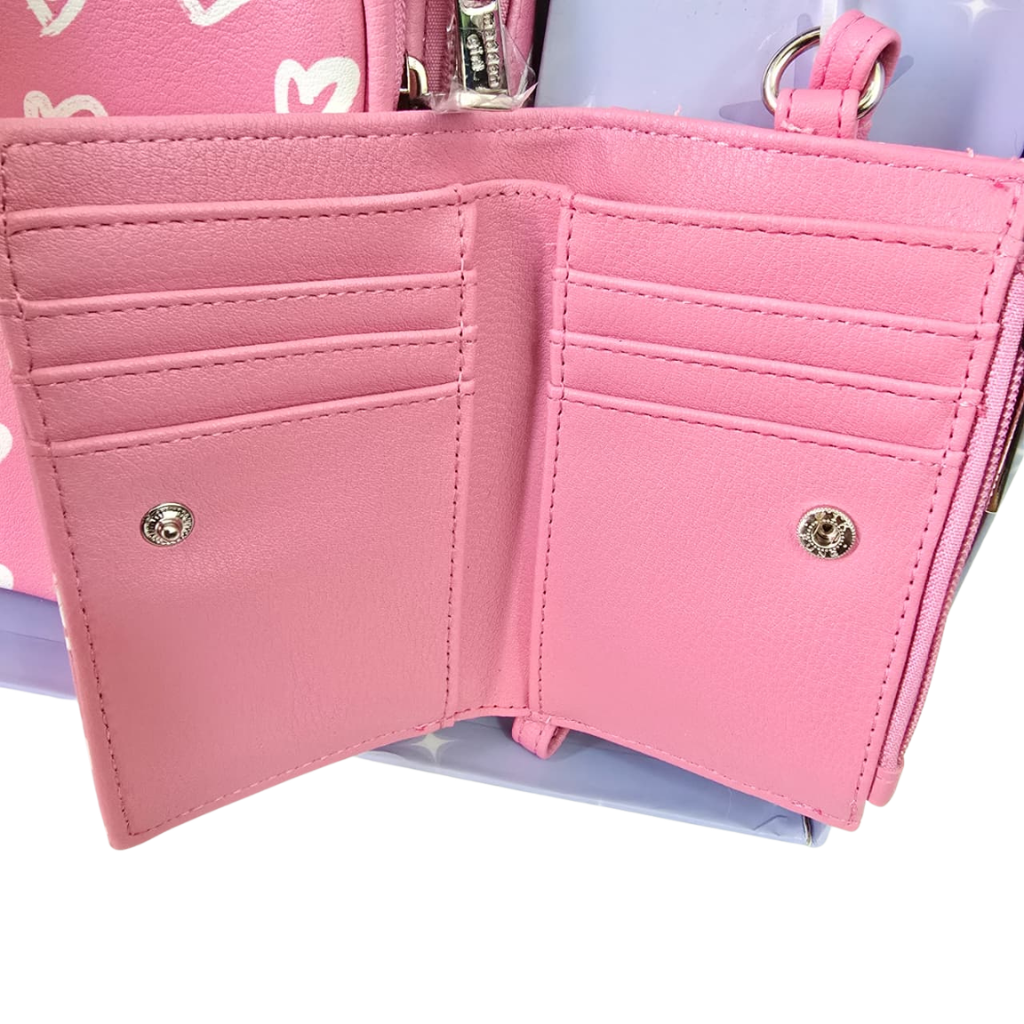 Set Madden Girl Mini Mochila y Cartera Rosa con Corazones – 2 Piezas
