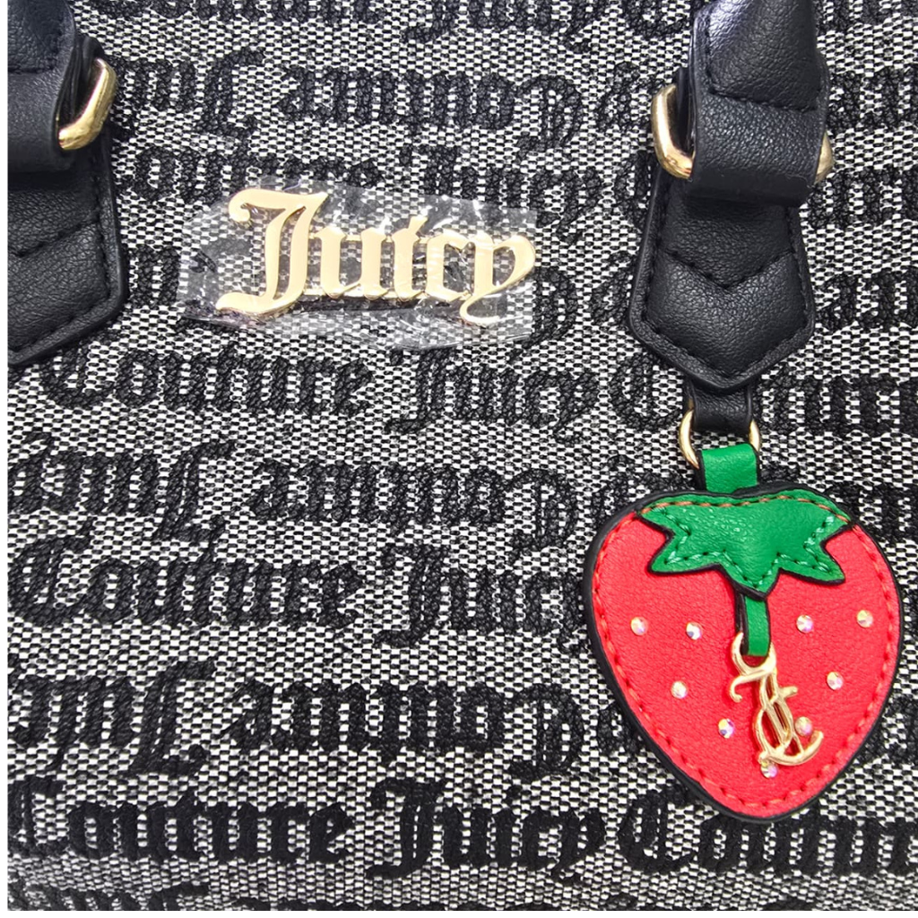 Bolsa Juicy Couture Satchel Negra con Monograma y Charm de Fresa