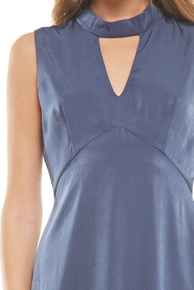 Vestido corto azul cuello halter con aberturas