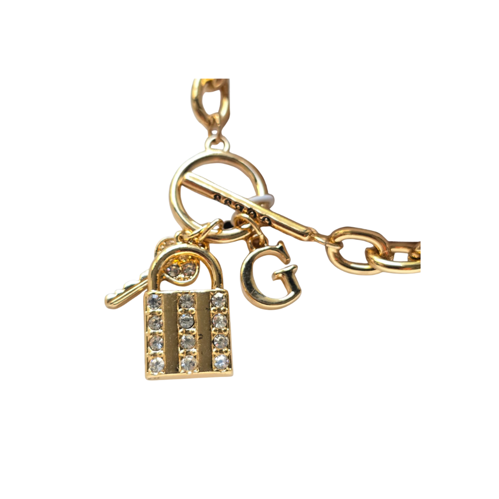 Pulsera Guess Original Dorada con Dijes de Candado, Llave y Logo G con Cristales