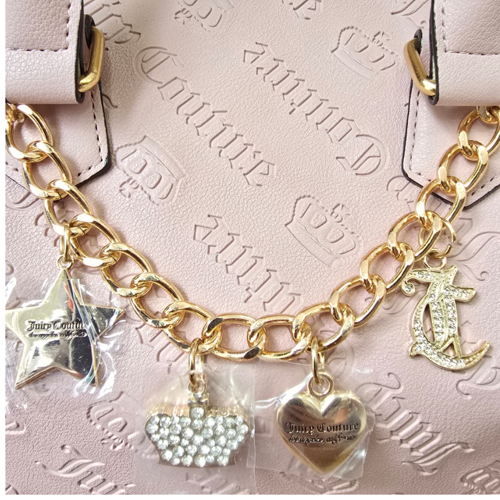 Bolso Satchel Juicy Couture Rosa Claro con Charms Decorativos y Correa Ajustable