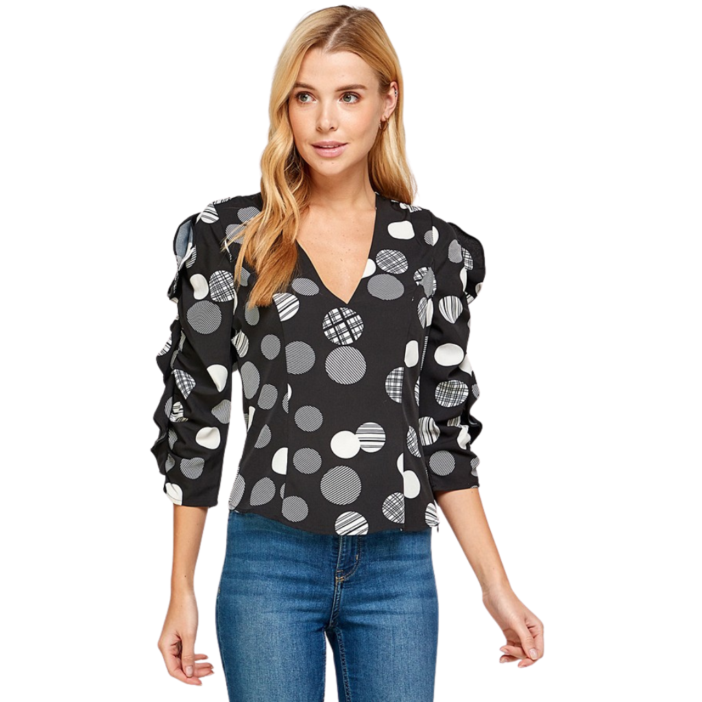 Blusa negra con lunares y mangas fruncidas